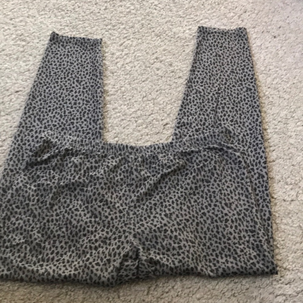 Black and Gray Leopard Print Leggings